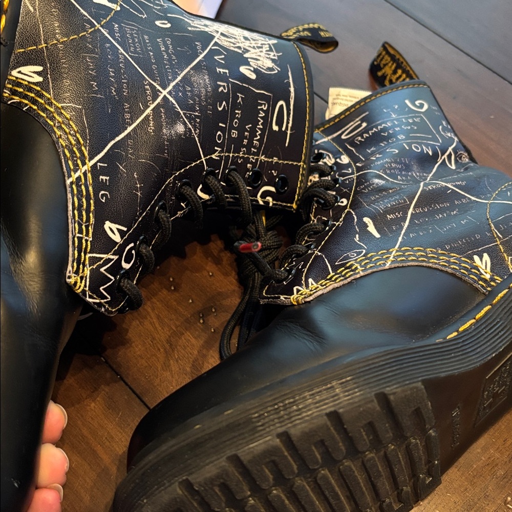 Limited Edition Basquiat Dr. Martens - Picture 16 of 17